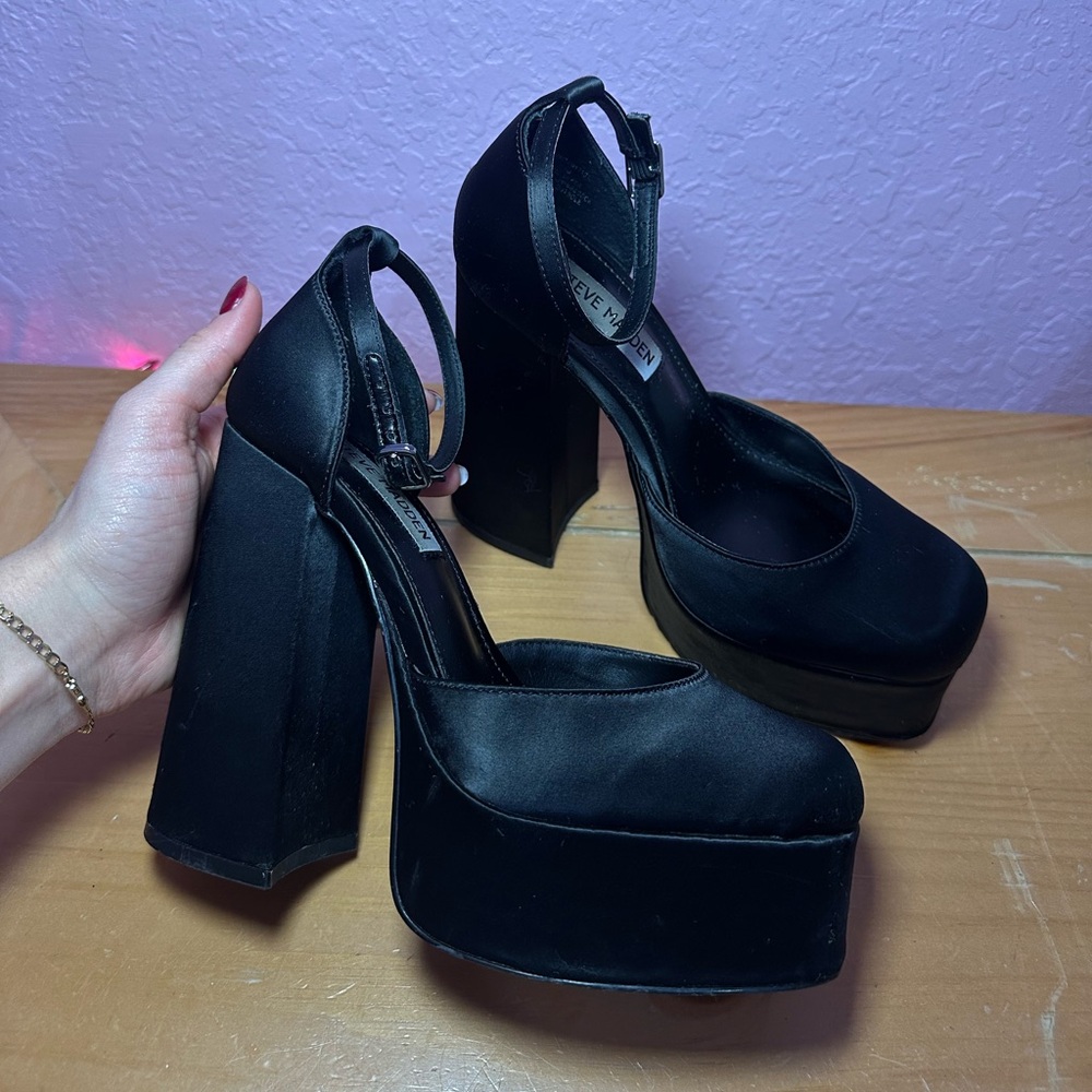 Steve madden back platform heels with a 5-inch heel #grunge
